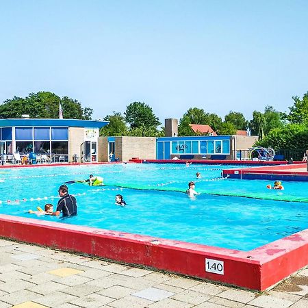 Stunning home in Heinkenszand with WiFi, 3 Bedrooms&Heated swimming pool Buitenkant foto