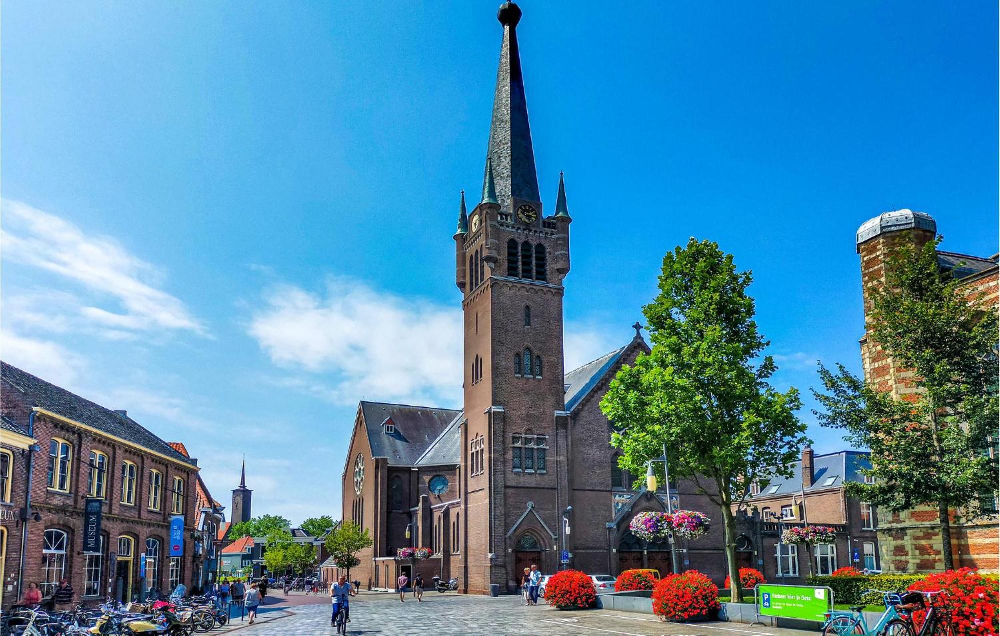 Stunning home in Heinkenszand with WiFi, 3 Bedrooms&Heated swimming pool Buitenkant foto