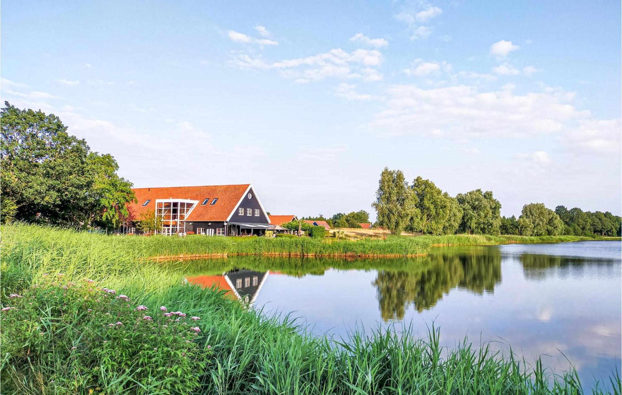 Stunning home in Heinkenszand with WiFi, 3 Bedrooms&Heated swimming pool Buitenkant foto